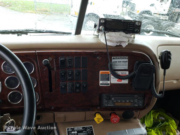 image for item EF9827 2007 Mack CV713 dump truck