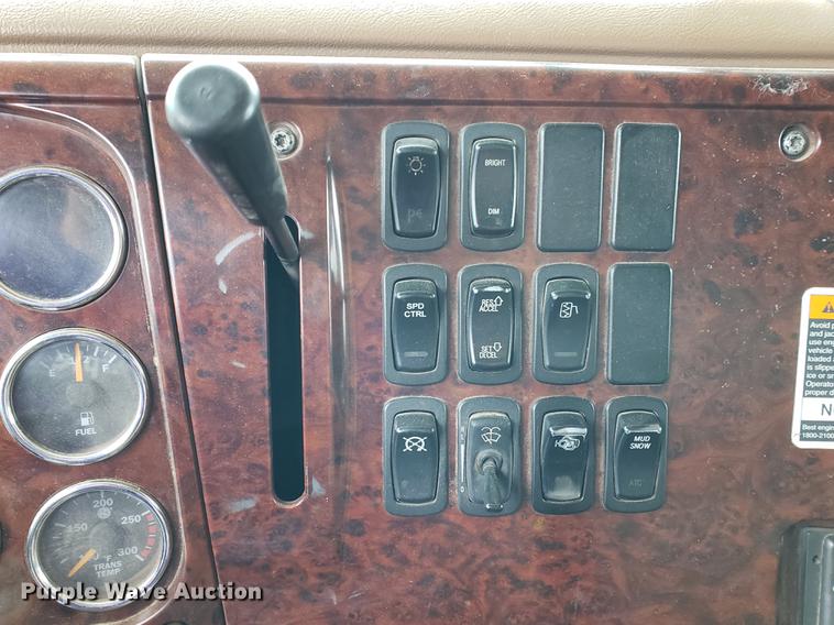 image for item EF9827 2007 Mack CV713 dump truck