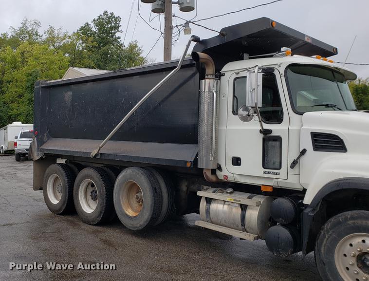 image for item EF9827 2007 Mack CV713 dump truck
