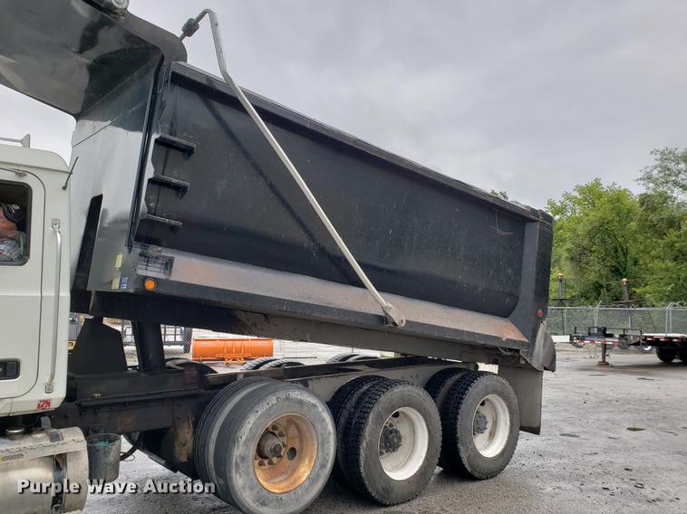 image for item EF9827 2007 Mack CV713 dump truck