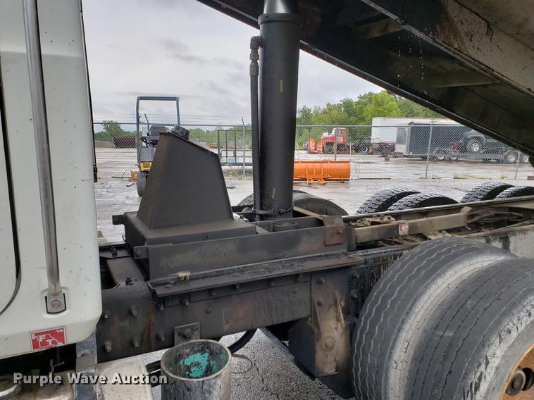 image for item EF9827 2007 Mack CV713 dump truck