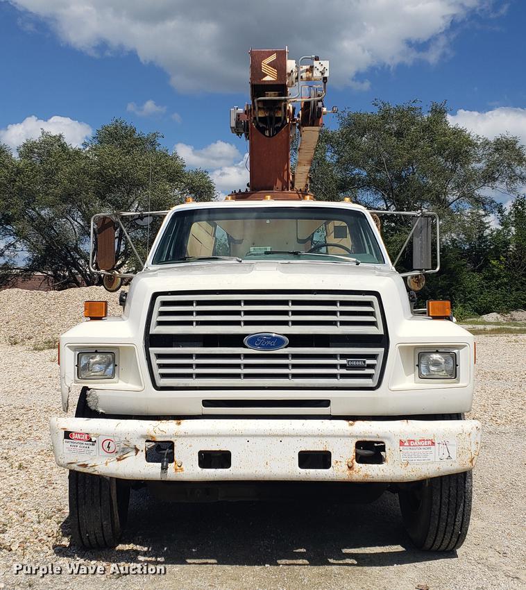 image for item EF9846 1993 Ford F700 crane truck