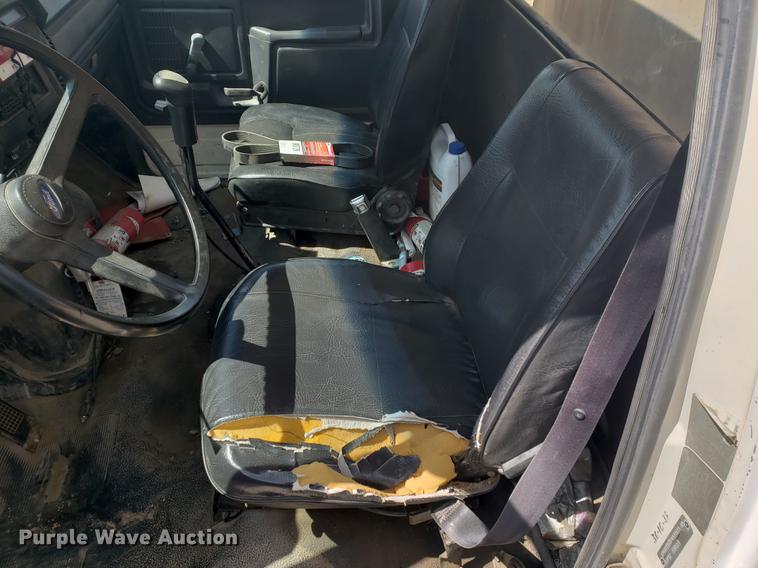 image for item EF9846 1993 Ford F700 crane truck