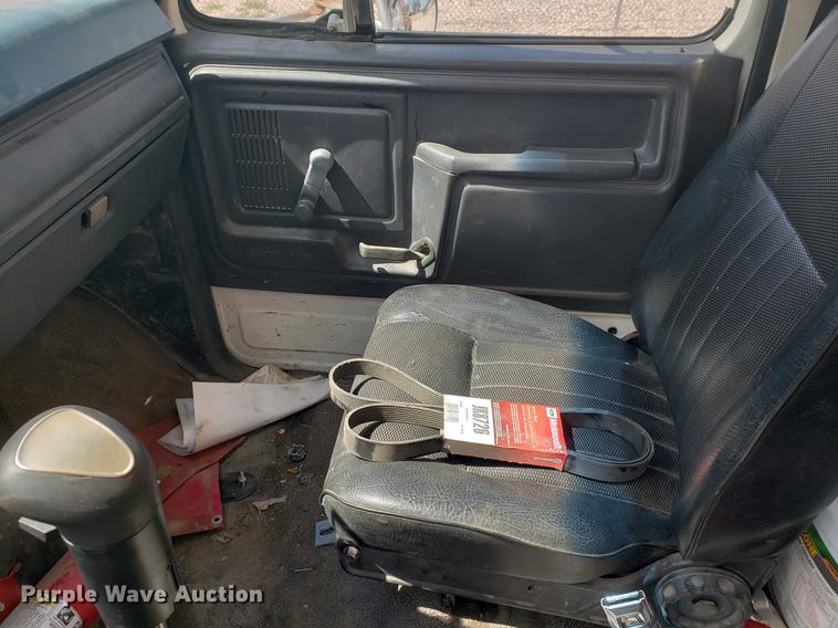 image for item EF9846 1993 Ford F700 crane truck