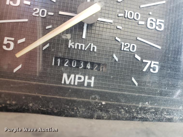 image for item EF9846 1993 Ford F700 crane truck