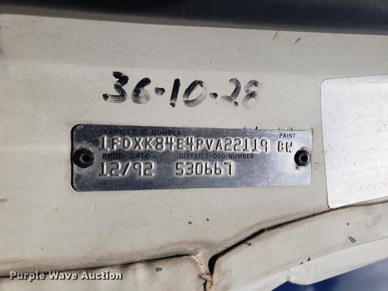 image for item EF9846 1993 Ford F700 crane truck