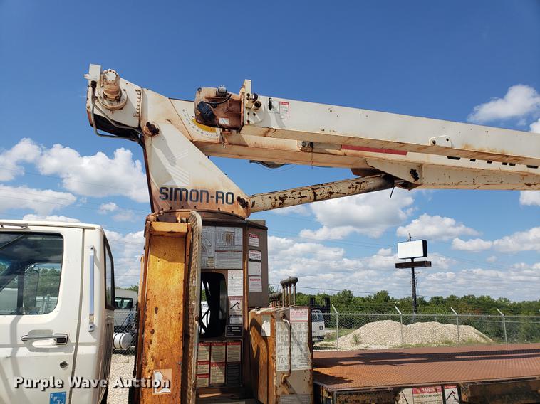 image for item EF9846 1993 Ford F700 crane truck