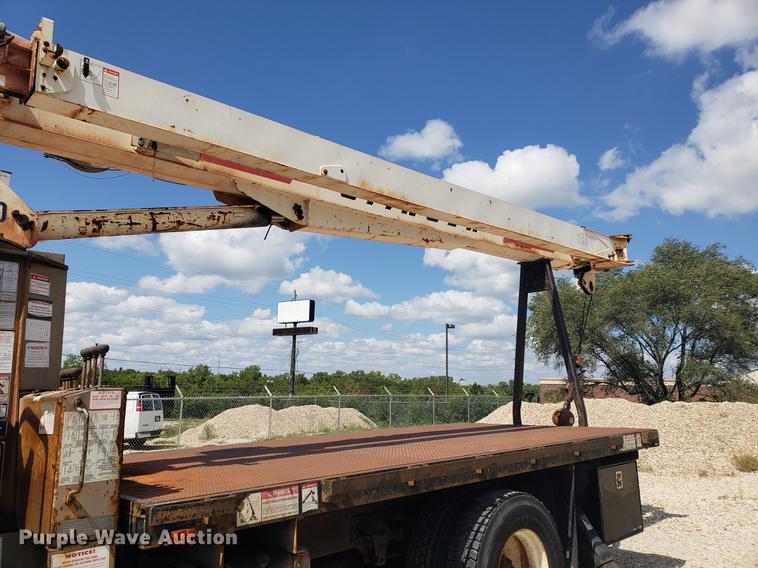 image for item EF9846 1993 Ford F700 crane truck