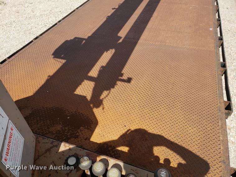 image for item EF9846 1993 Ford F700 crane truck