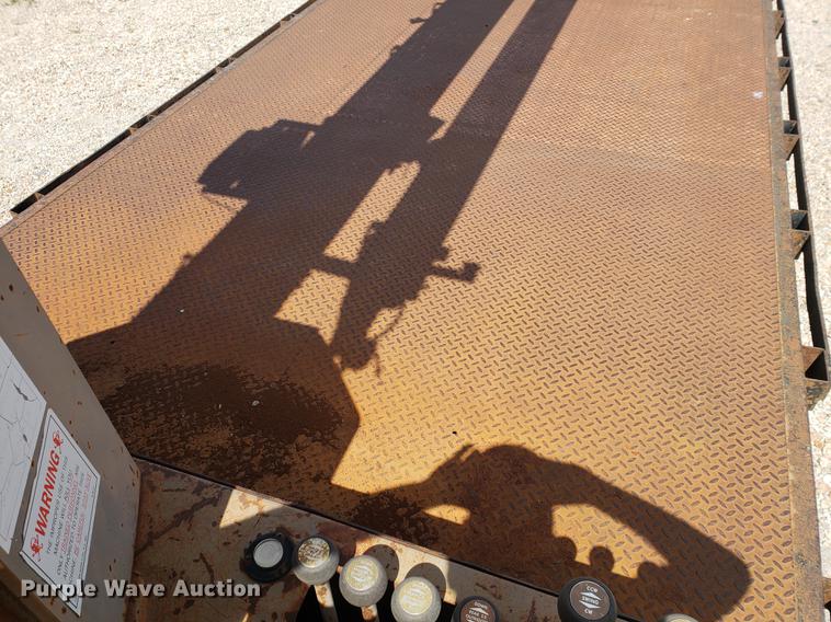 image for item EF9846 1993 Ford F700 crane truck