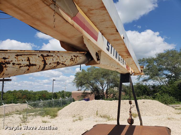 image for item EF9846 1993 Ford F700 crane truck