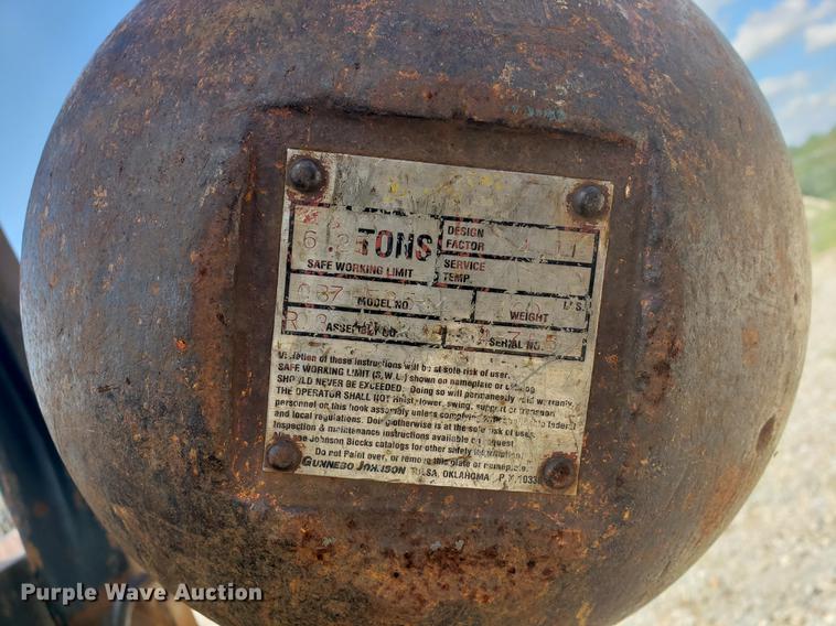 image for item EF9846 1993 Ford F700 crane truck