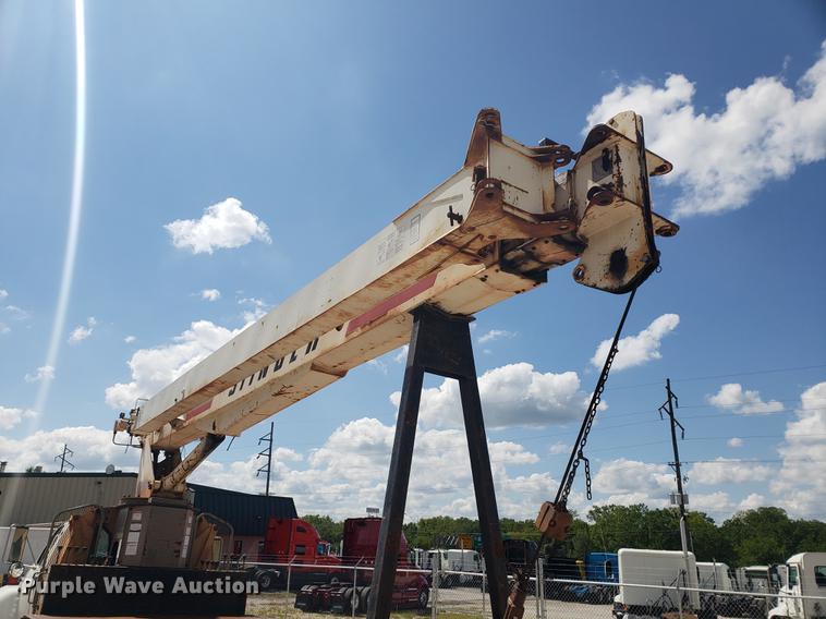 image for item EF9846 1993 Ford F700 crane truck