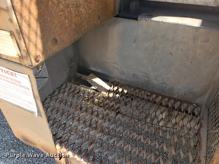 image for item EF9846 1993 Ford F700 crane truck