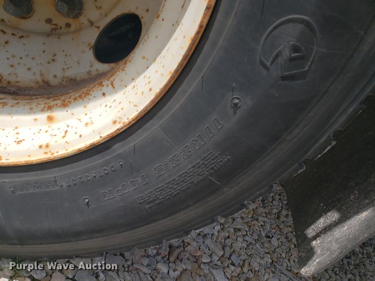 image for item EF9846 1993 Ford F700 crane truck