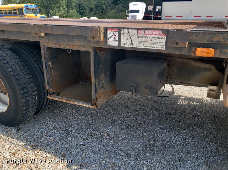 image for item EF9846 1993 Ford F700 crane truck