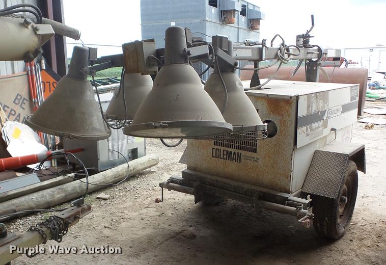 image for item EI9902 Coleman MH4000RDKH light plant