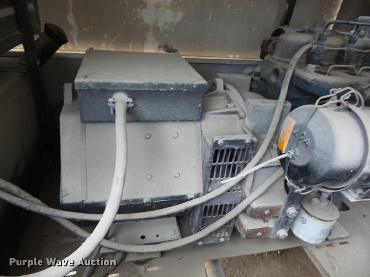 image for item EI9902 Coleman MH4000RDKH light plant