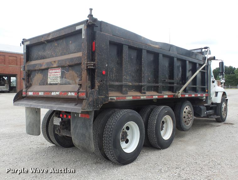 image for item EI9909 2006 International 7500 dump truck