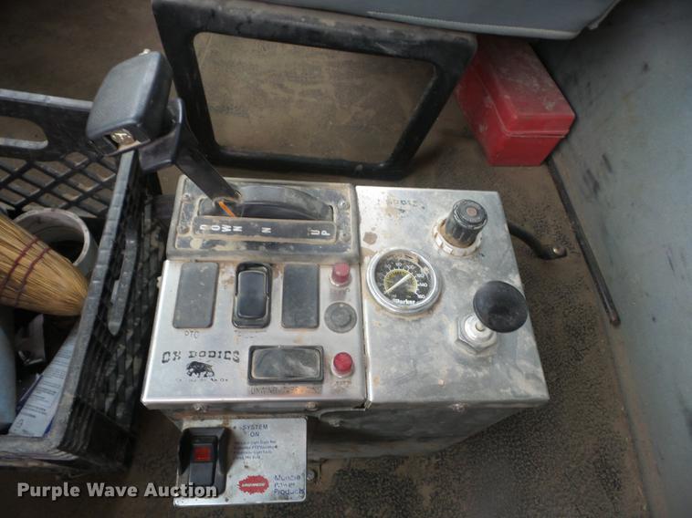 image for item EI9909 2006 International 7500 dump truck