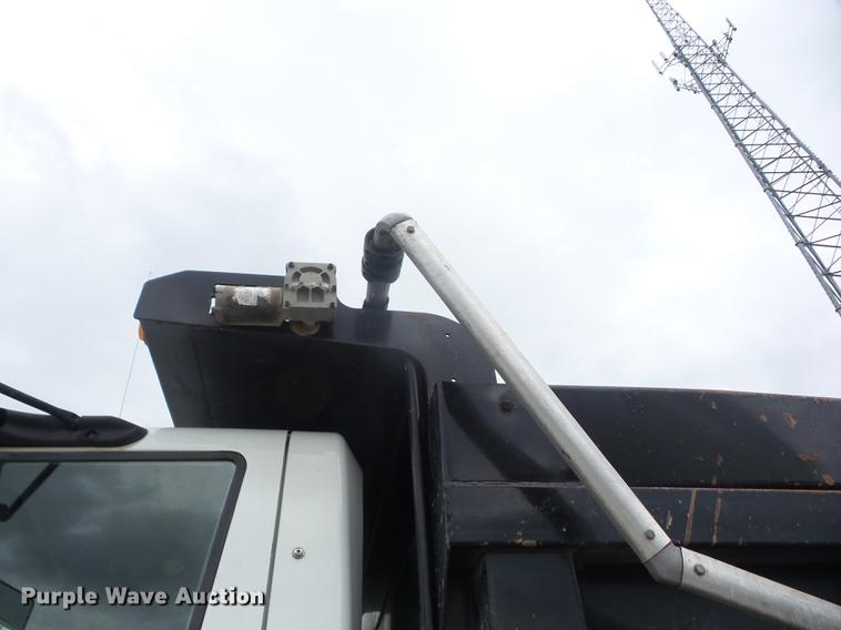 image for item EI9909 2006 International 7500 dump truck