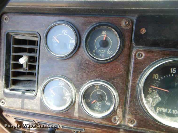 image for item EK9633 1989 Freightliner FLD dump truck