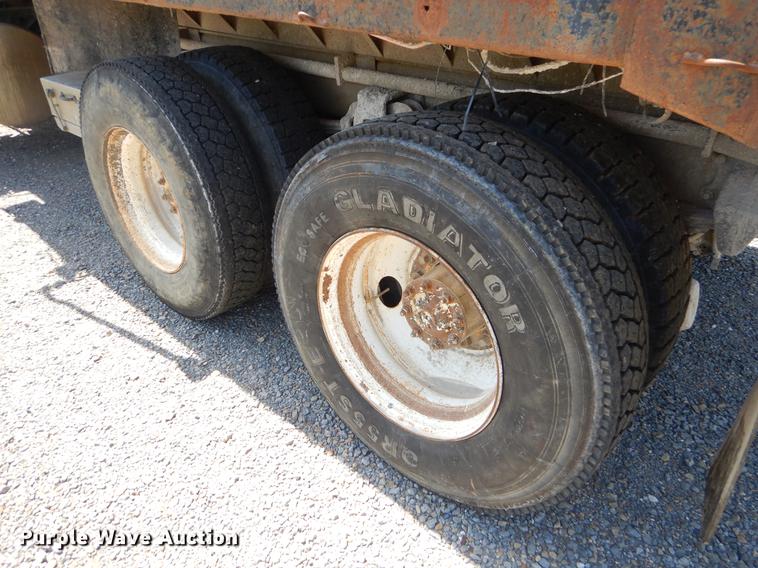 image for item EK9633 1989 Freightliner FLD dump truck