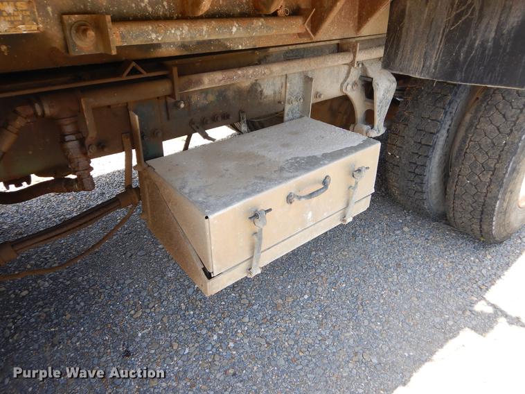 image for item EK9633 1989 Freightliner FLD dump truck