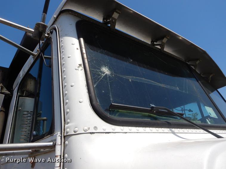 image for item EK9633 1989 Freightliner FLD dump truck