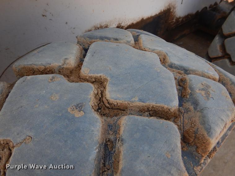 image for item EK9744 2002 Bobcat 763 skid steer