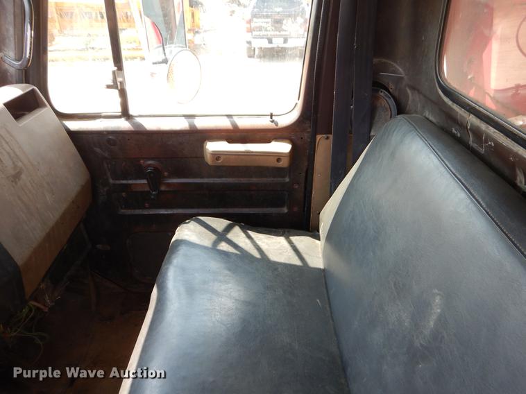 image for item EK9745 1990 International 4700 dump truck