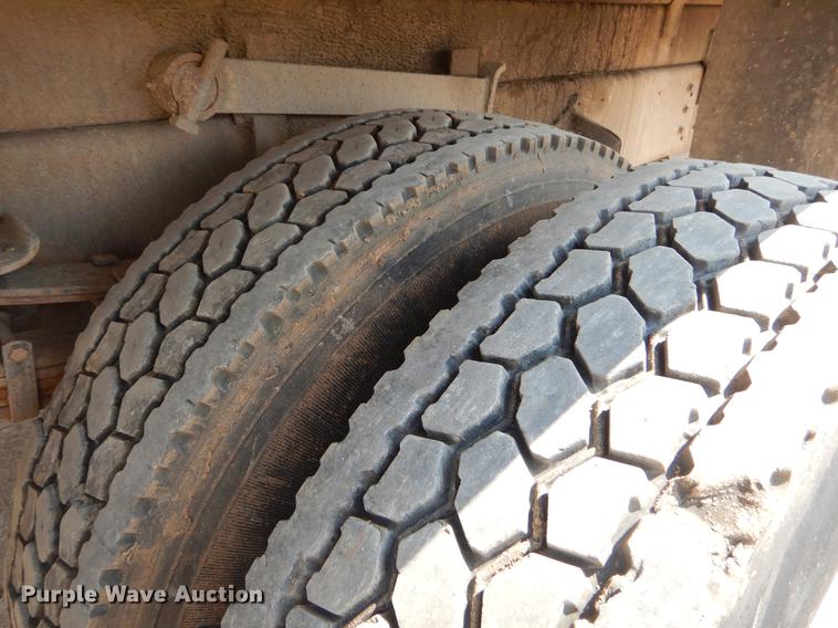 image for item EK9745 1990 International 4700 dump truck