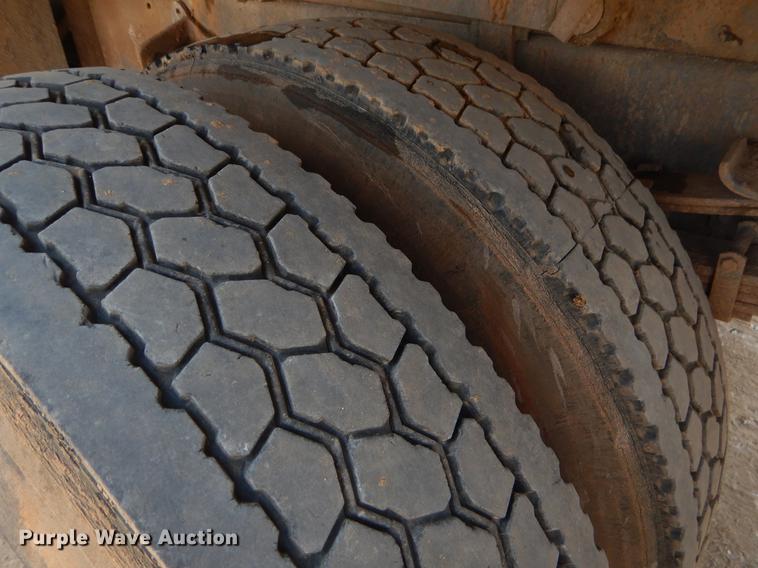 image for item EK9745 1990 International 4700 dump truck