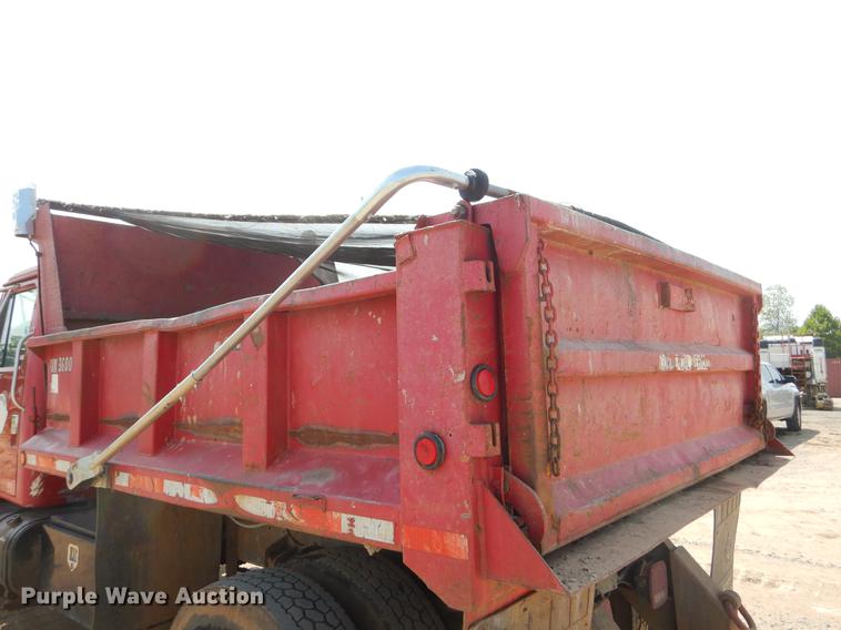 image for item EK9745 1990 International 4700 dump truck