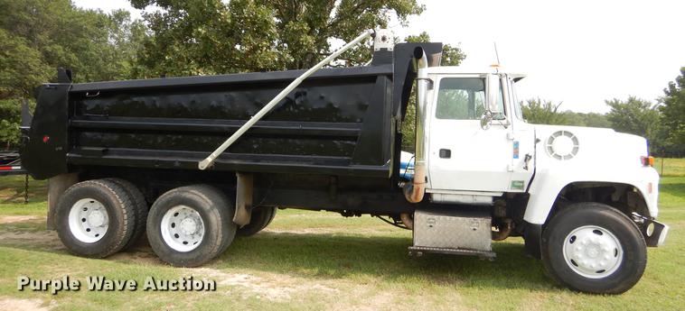 image for item EO9502 1993 Ford LT9000 dump truck