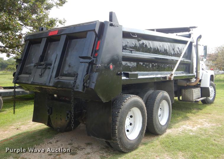 image for item EO9502 1993 Ford LT9000 dump truck