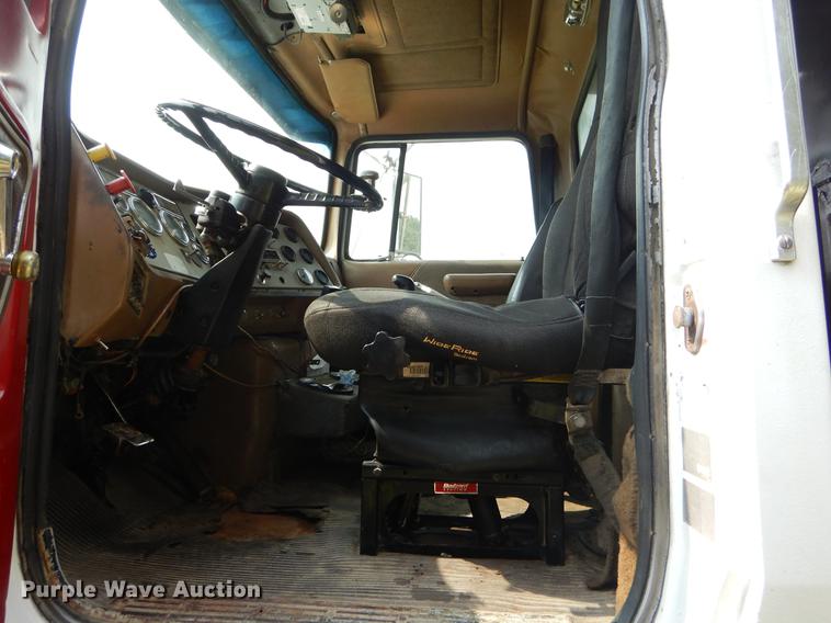image for item EO9502 1993 Ford LT9000 dump truck