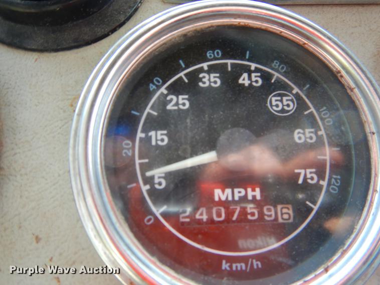 image for item EO9502 1993 Ford LT9000 dump truck