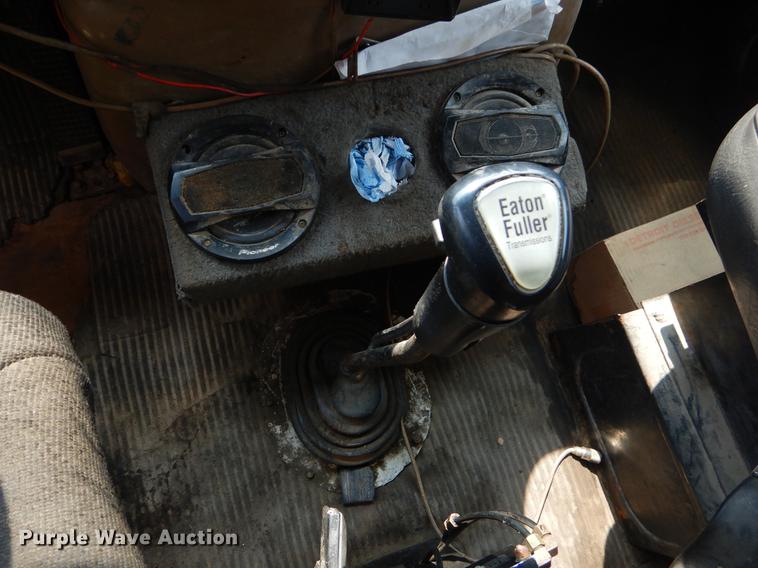 image for item EO9502 1993 Ford LT9000 dump truck