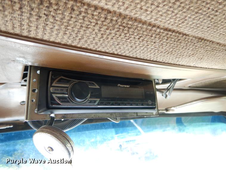 image for item EO9502 1993 Ford LT9000 dump truck