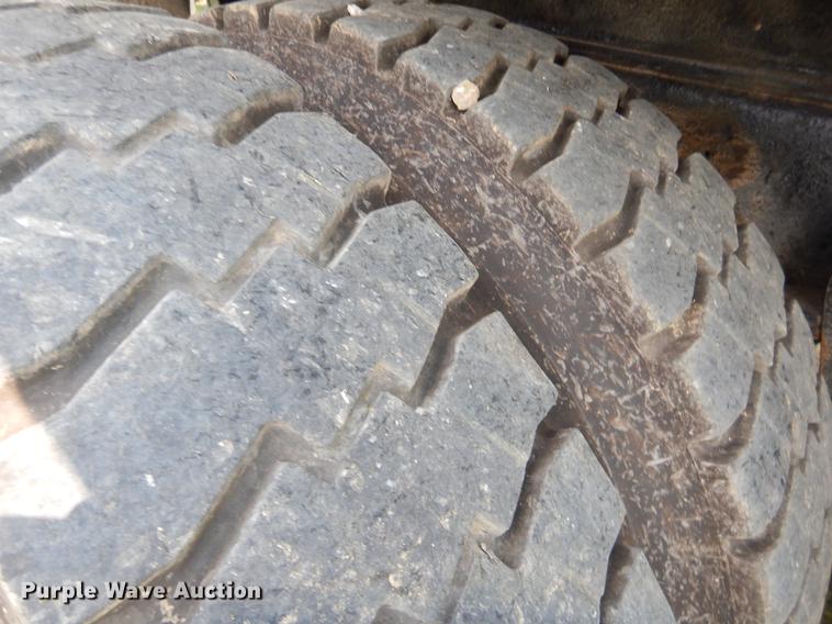 image for item EO9502 1993 Ford LT9000 dump truck