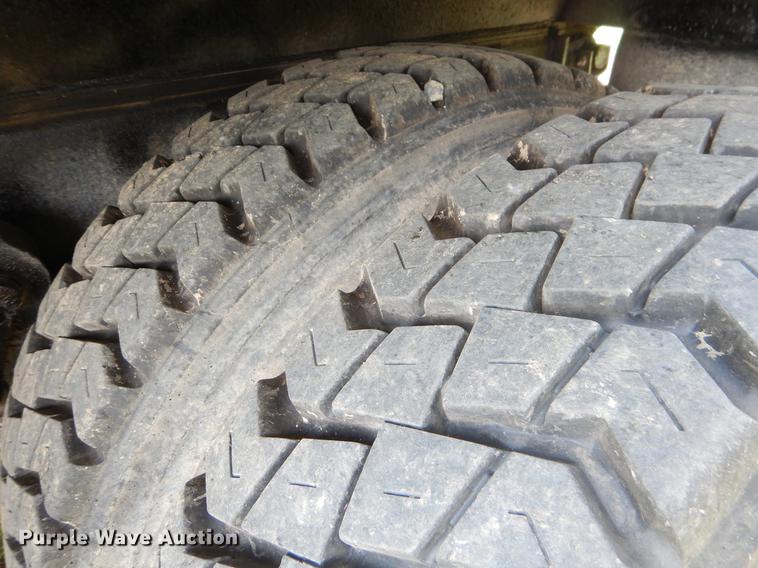 image for item EO9502 1993 Ford LT9000 dump truck