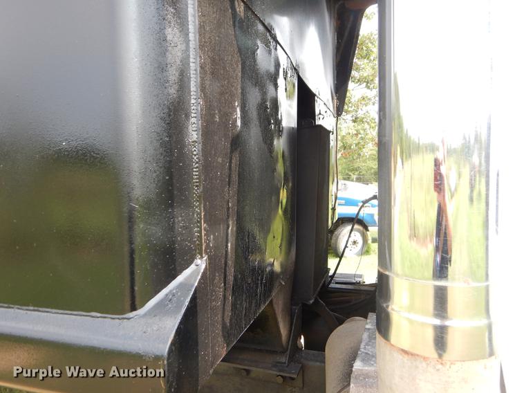 image for item EO9502 1993 Ford LT9000 dump truck