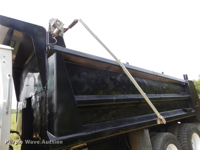 image for item EO9502 1993 Ford LT9000 dump truck