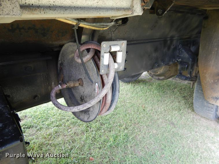 image for item EO9502 1993 Ford LT9000 dump truck