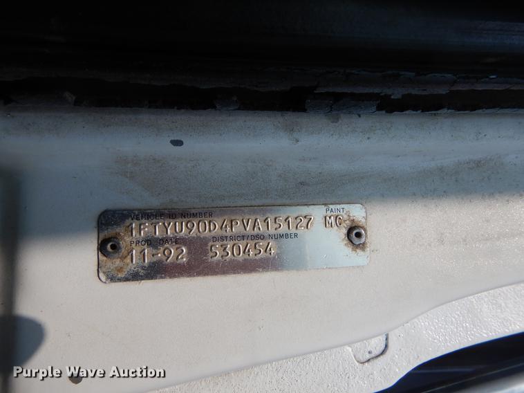 image for item EO9502 1993 Ford LT9000 dump truck