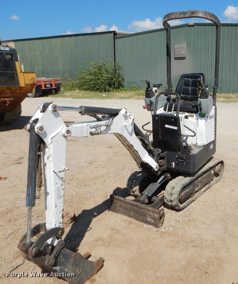 image for item EO9513 2009 Bobcat 418 mini excavator