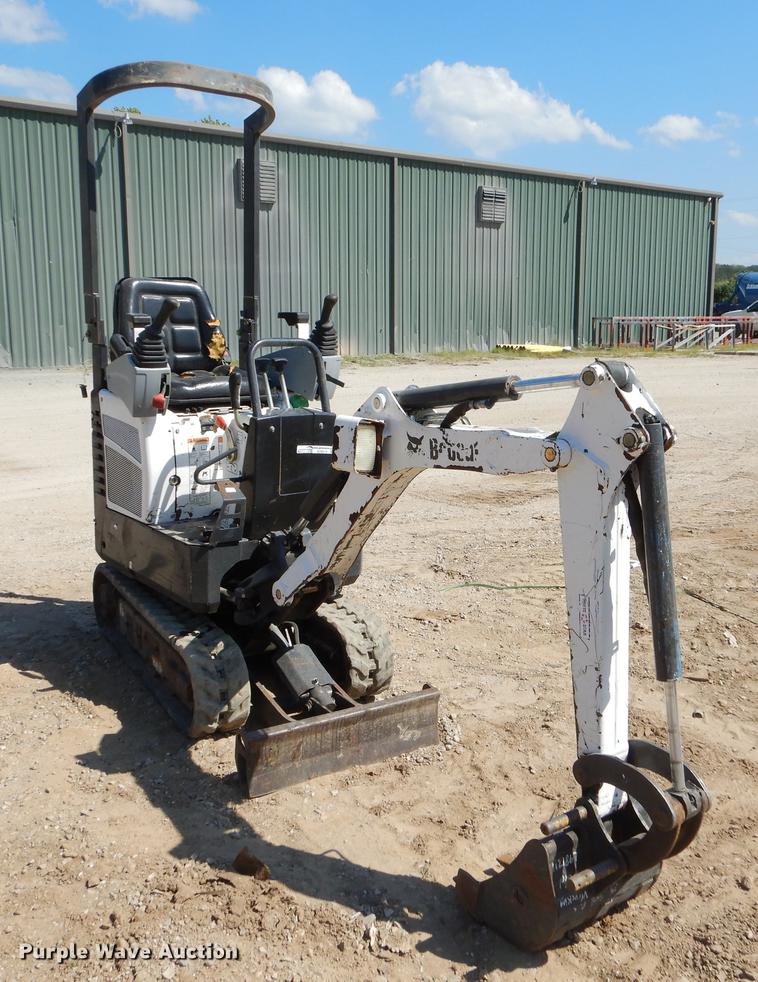 image for item EO9513 2009 Bobcat 418 mini excavator
