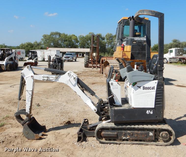 image for item EO9513 2009 Bobcat 418 mini excavator