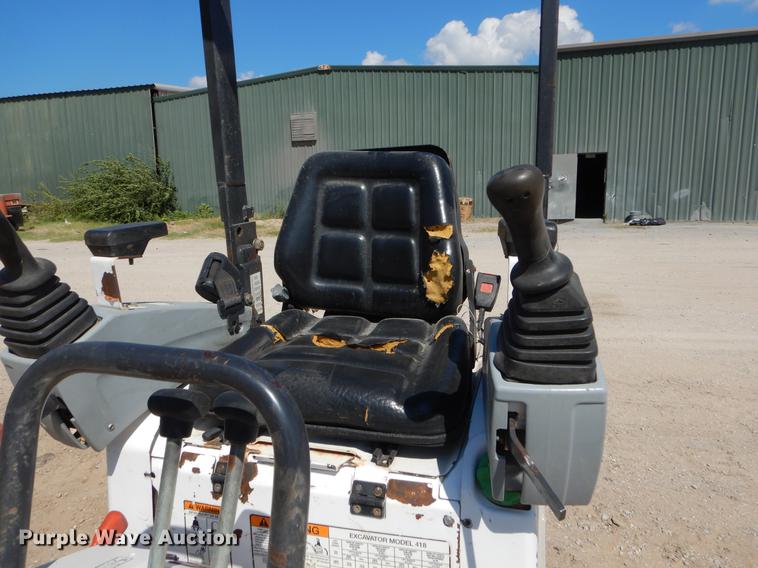 image for item EO9513 2009 Bobcat 418 mini excavator